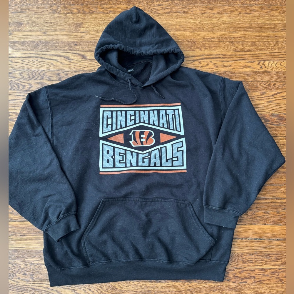 #657 CINCINNATI BENGALS (NFL) Team Apparel Black NFL Hoodie.